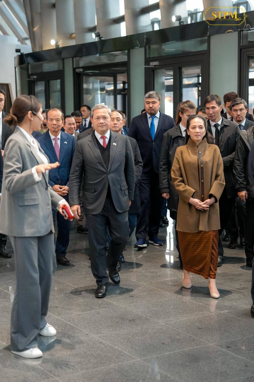 洪玛奈总理参观Alem AI中心 关注人工智能教育