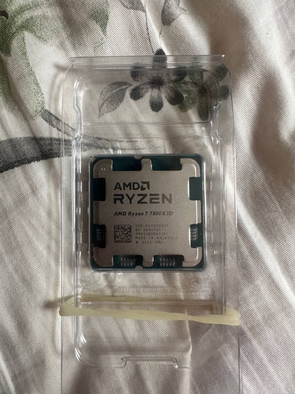 龙城附近出售全新AMD Ryzen 7 7800X3D处理器