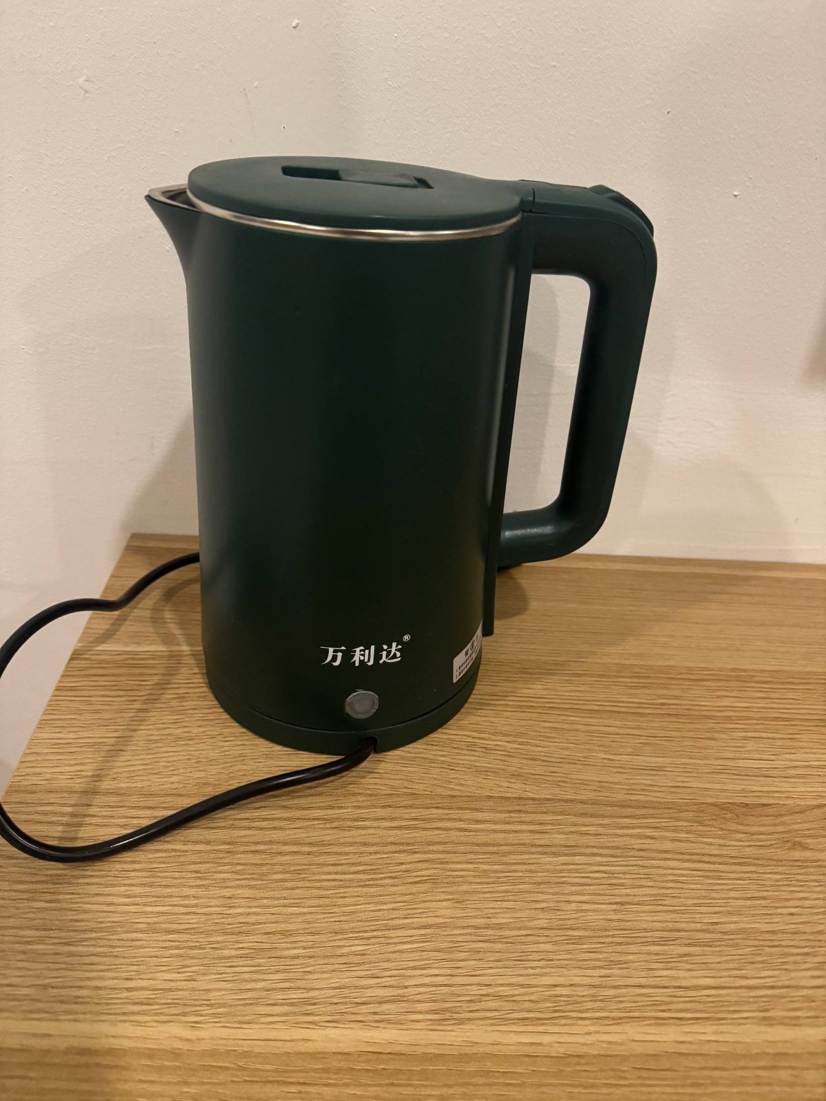 西港生活用品转让 电动抽水器烧水壶桌子等