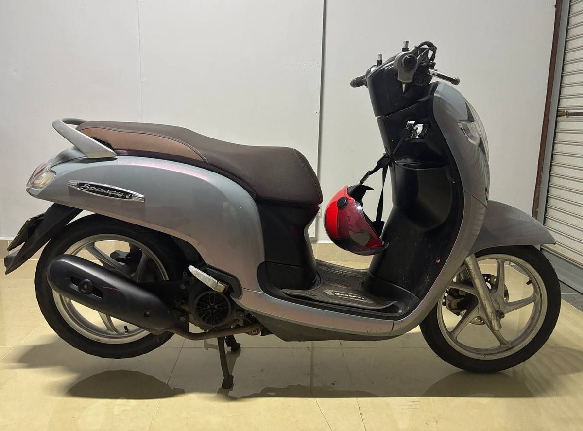 西港转让本田Scoopy i摩托车 带牌照发票 $750