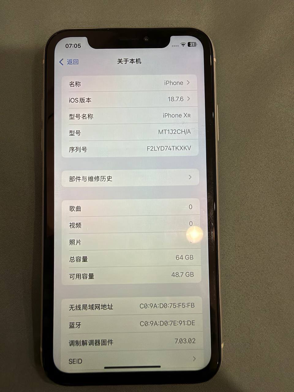 西港中国城出iPhone XR白色64G $110 换过屏无