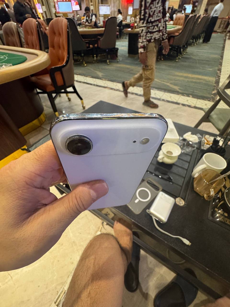 西港亚多利转让256G手机 $680 98新仅限自取
