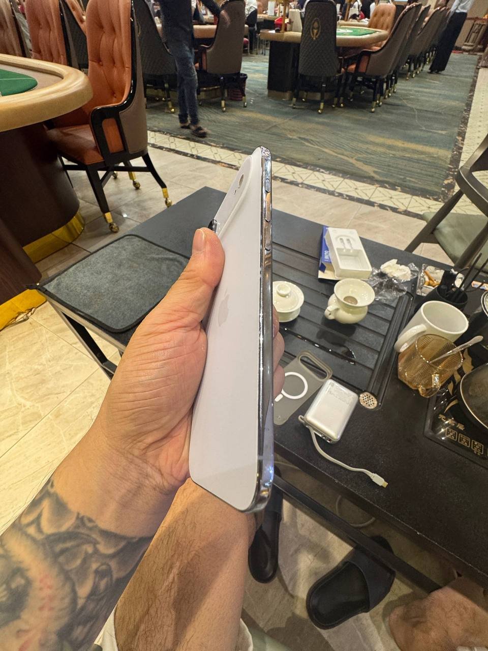 西港亚多利转让256G手机 $680 98新仅限自取