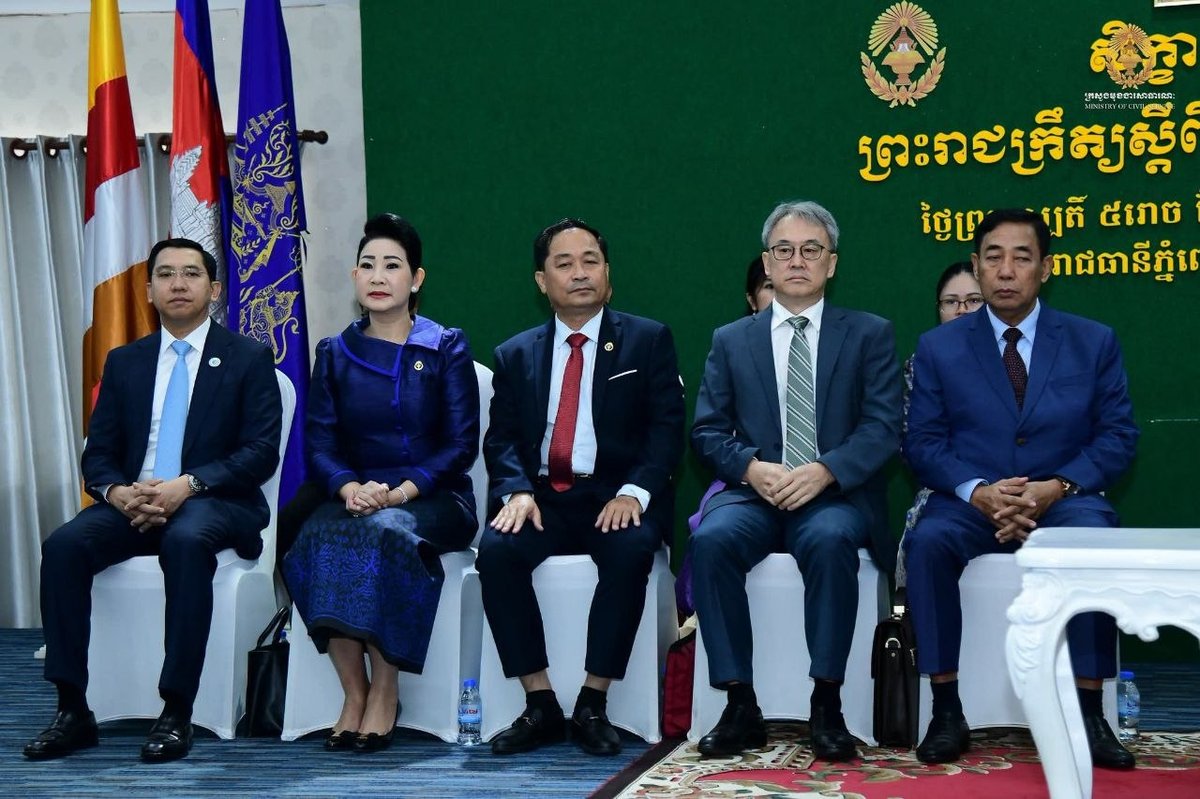 卫生部部长秦拉与公务员部国务秘书共同主持研讨会，宣传《医疗人