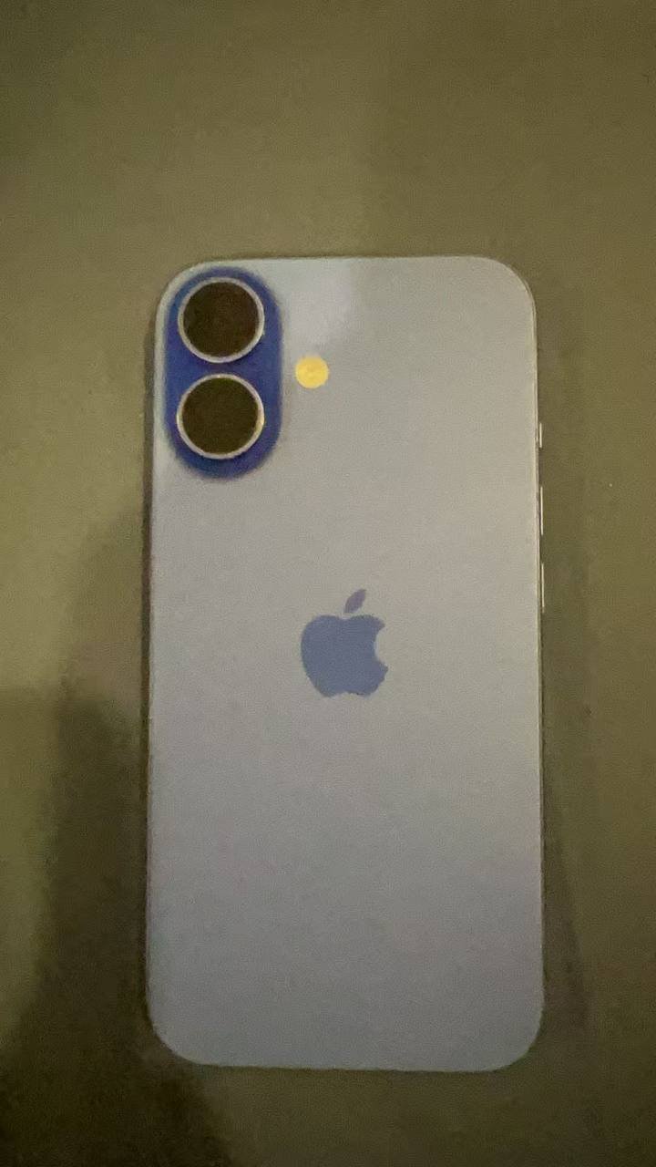 西港转让国行iPhone16 $400 轻微刮痕 回国急出