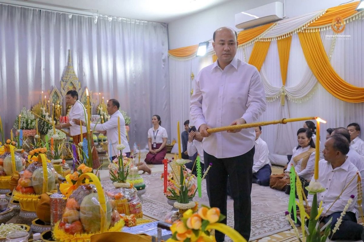 洪玛尼出席吐斯廉博物馆祭祀活动 缅怀受难者