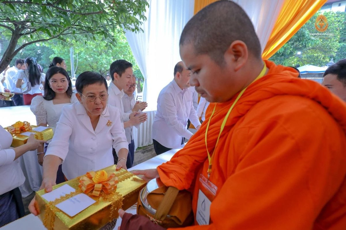 洪玛尼出席吐斯廉博物馆祭祀活动 缅怀受难者