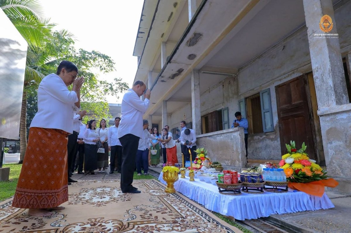 洪玛尼出席吐斯廉博物馆祭祀活动 缅怀受难者