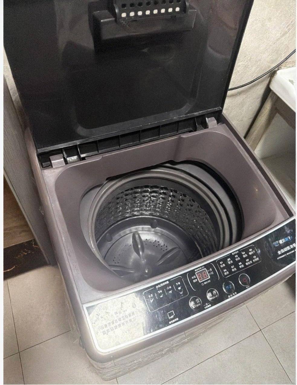 西港南海一处住所清仓处理家电家具,冰箱