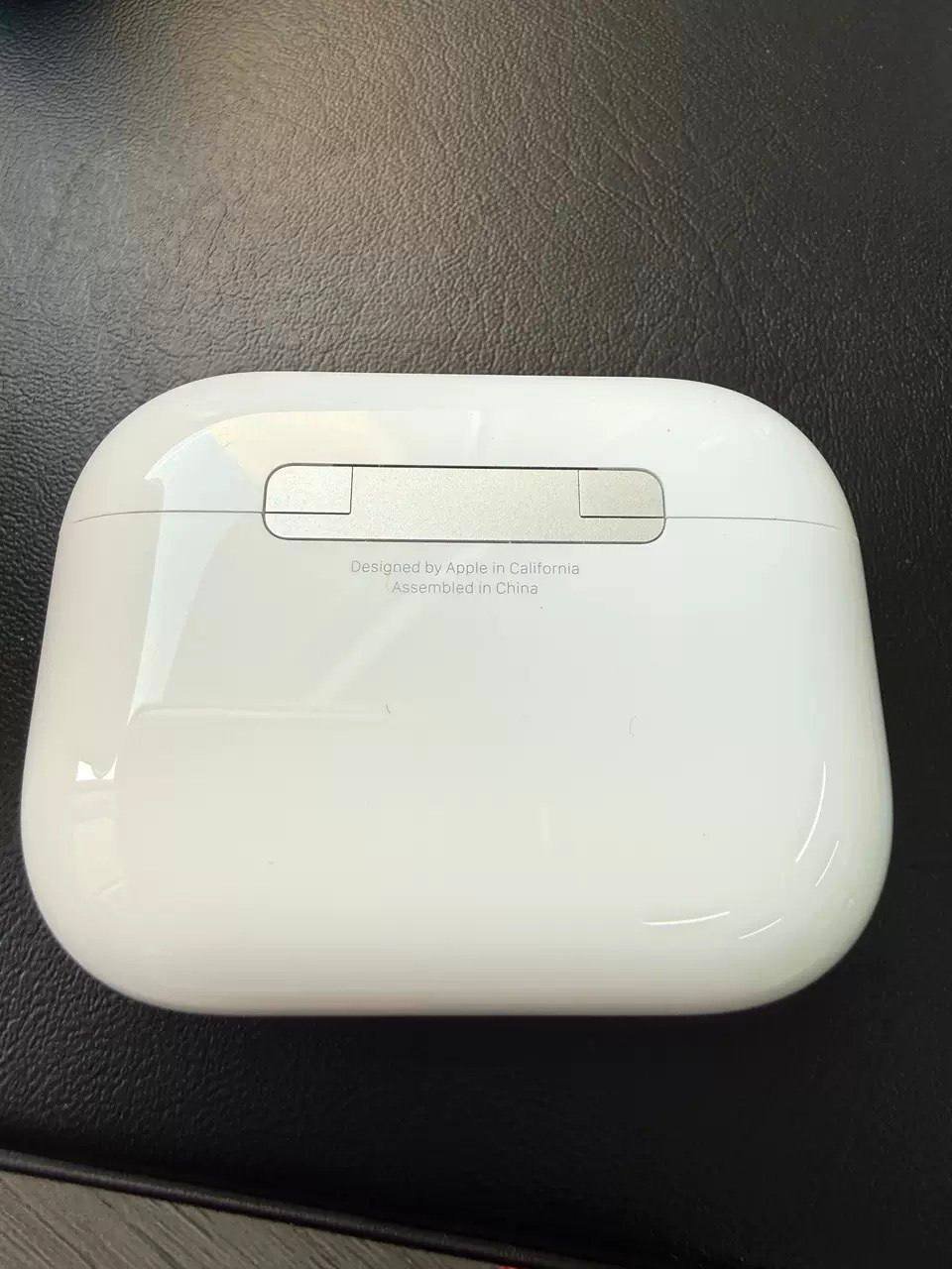西港转让AirPods Pro3耳机 $105 9.9新可小