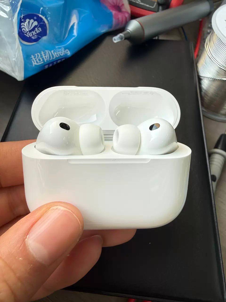 西港转让AirPods Pro3耳机 $105 9.9新可小