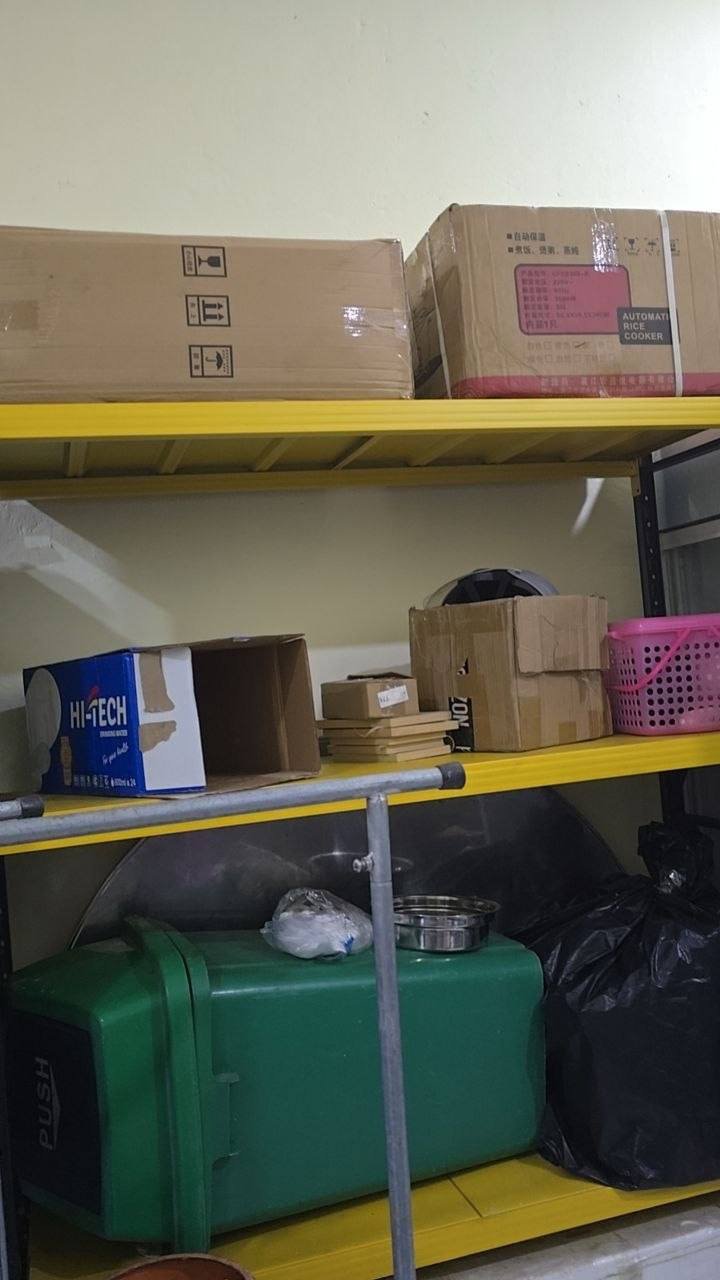 西港外卖厨房设备清仓 四门冰箱$150 摆摊车$40