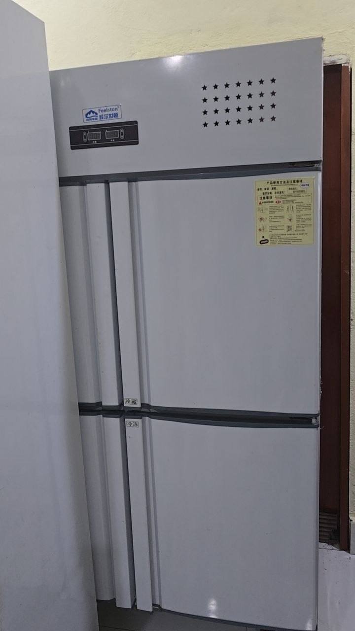 西港外卖厨房设备清仓 四门冰箱$150 摆摊车$40