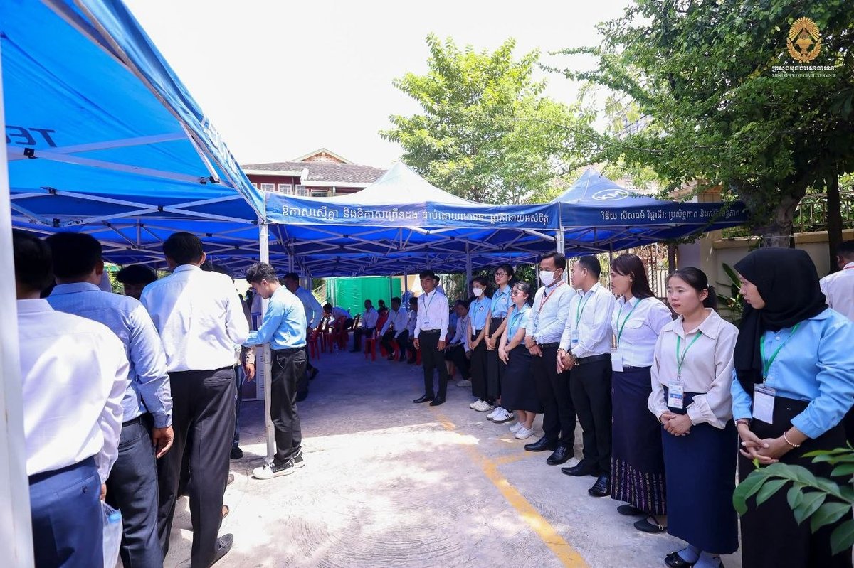 全国1151名教师齐聚金边 参加岗位调动考试