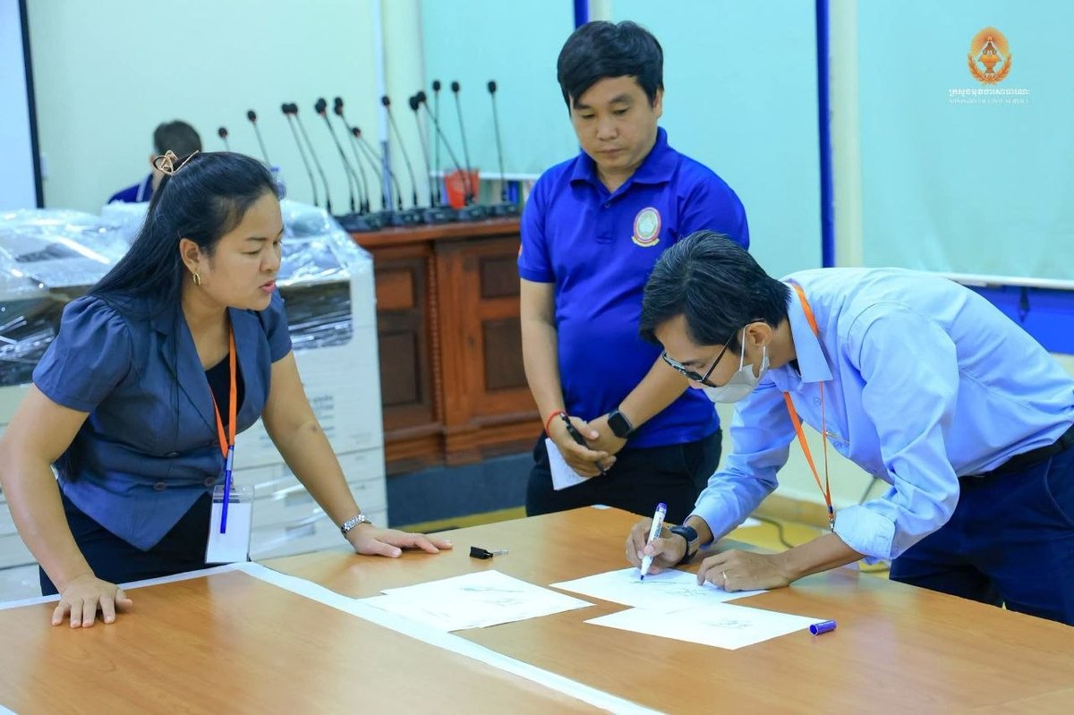 金边公立学校教师内部调动考试顺利结束