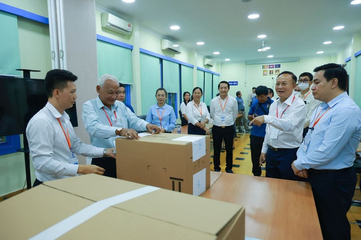 金边公立学校教师内部调动考试顺利结束
