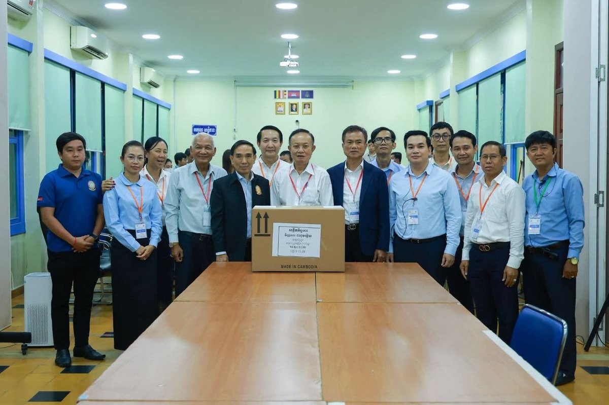 金边公立学校教师内部调动考试顺利结束