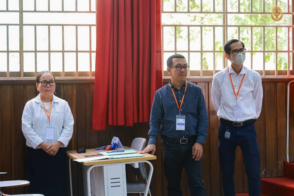 柬埔寨公务员部加速教师调动考试阅卷工作