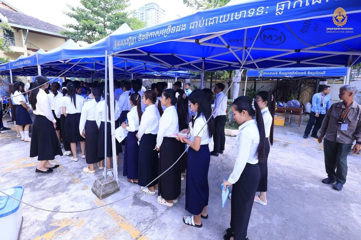 皇家行政学院举行教师招聘考试 1168名候选人参加