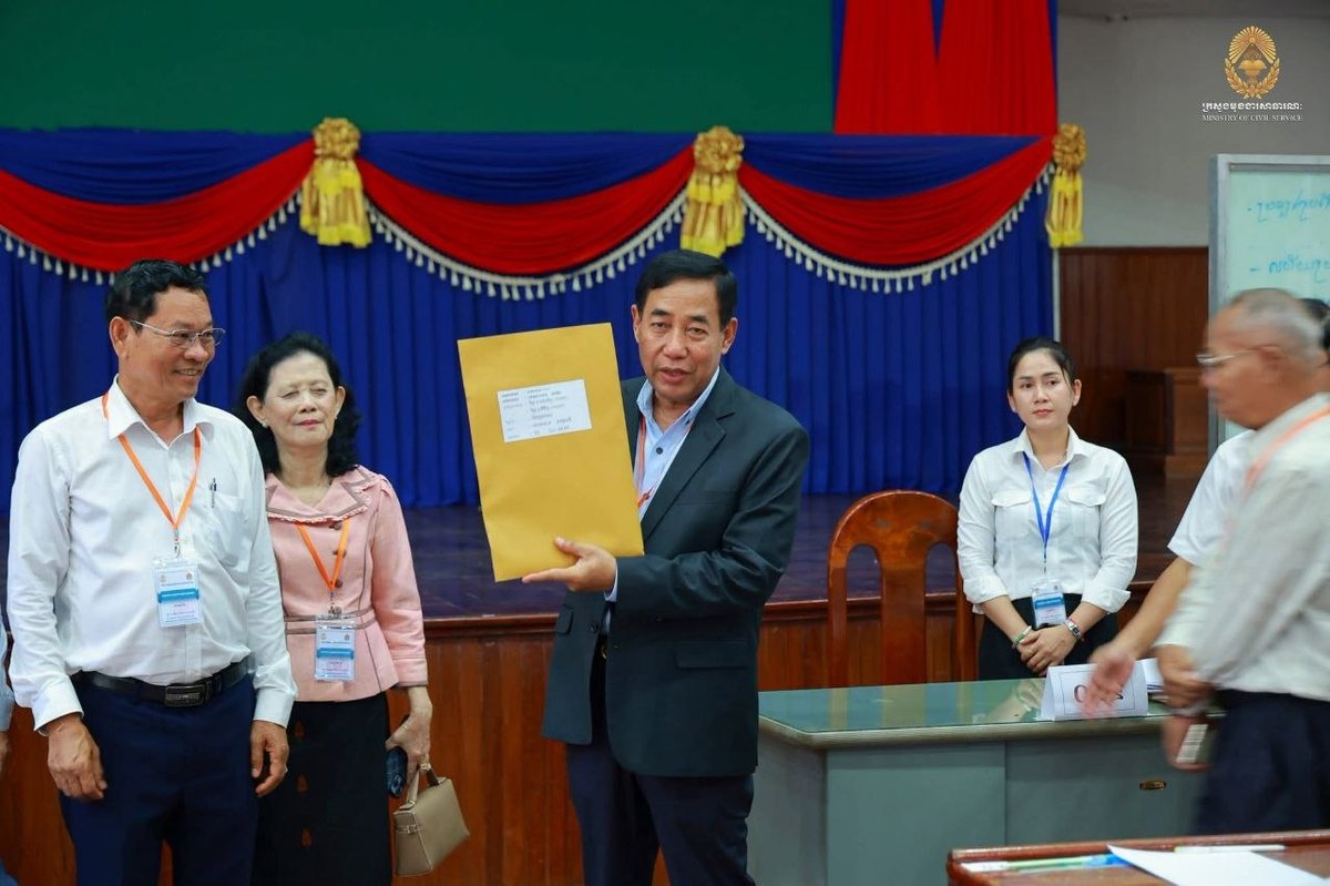 金边皇家法律与经济大学考点公开拆封教师招聘试卷