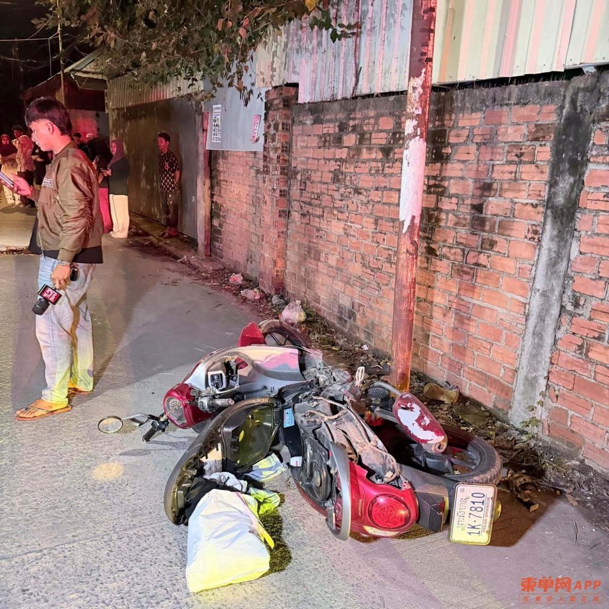 金边铁桥头区发生车祸 一男子不幸身亡