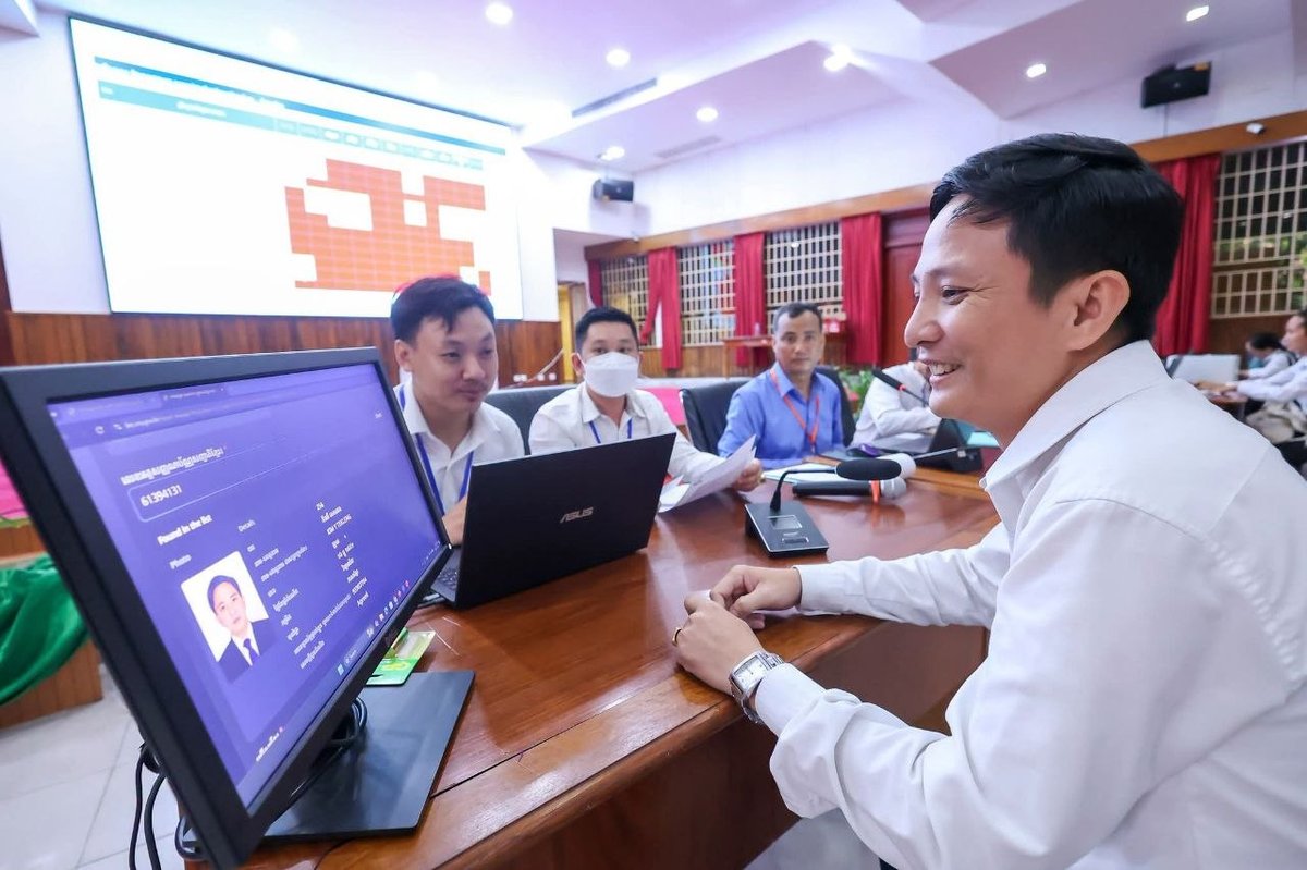 金边公立学校教师岗位分配工作今日持续进行