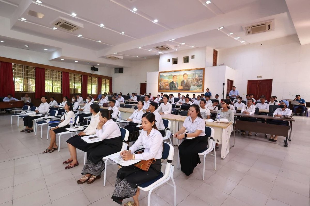 金边公立学校教师岗位分配工作今日持续进行