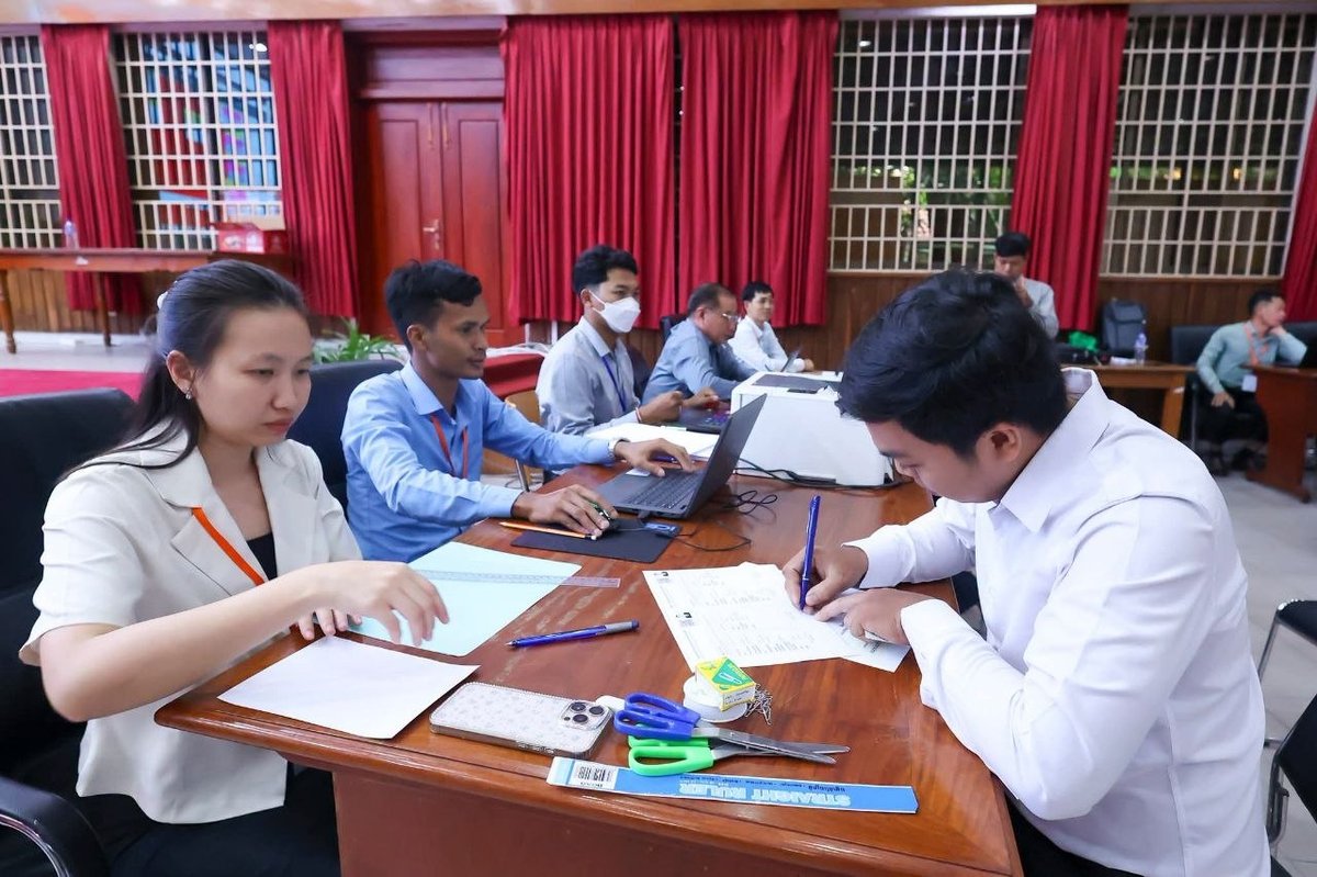 金边公立学校教师岗位分配工作今日持续进行