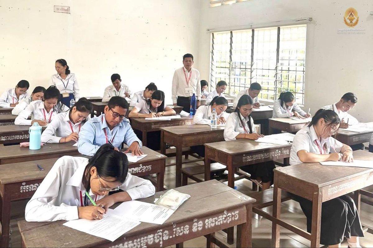 磅湛省举行首届学士+1教师培训结业考试