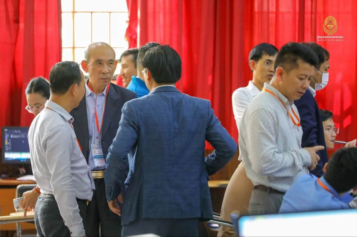 洪玛尼督导公务员考试阅卷 确保选拔公正透明