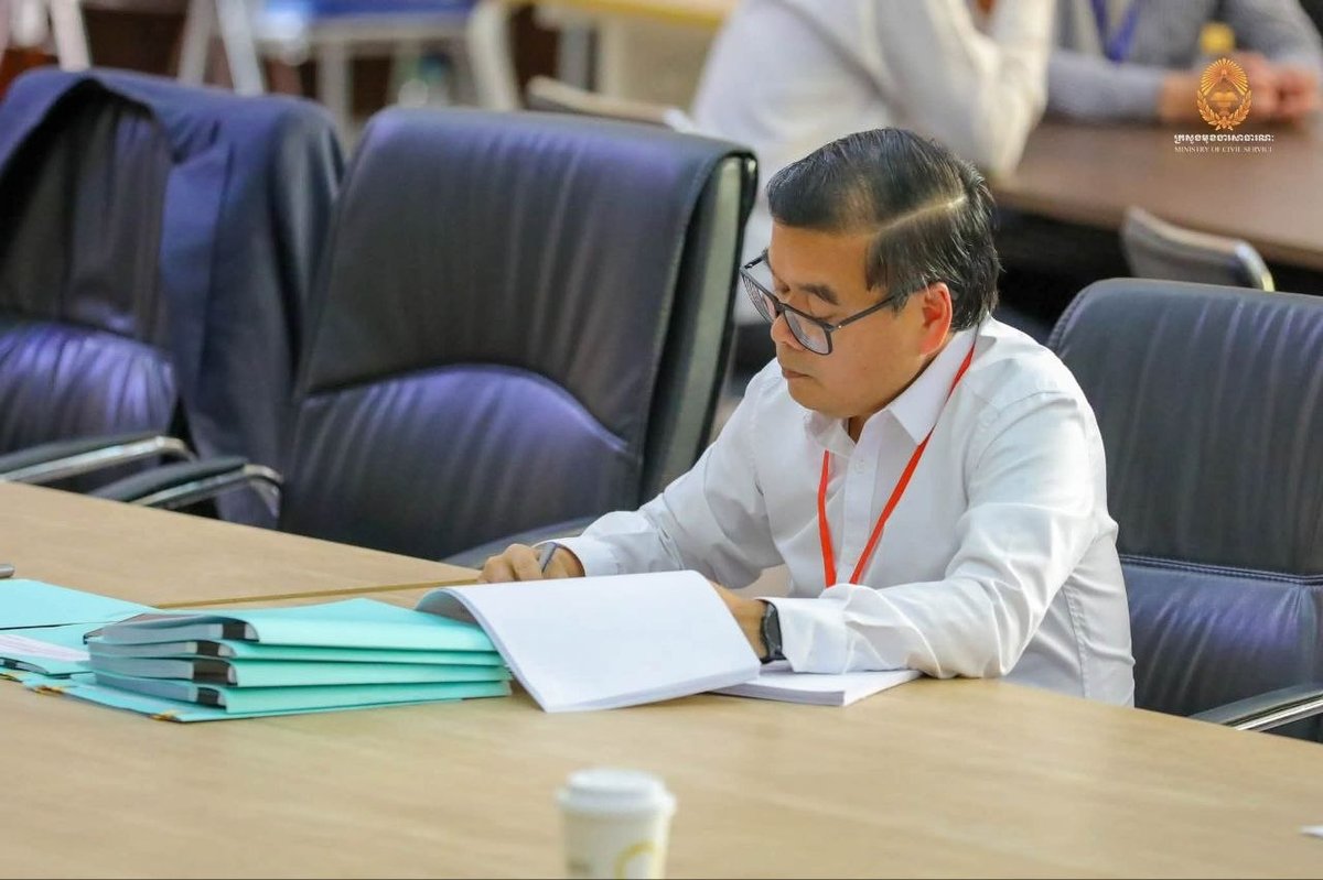 洪玛尼督导公务员考试阅卷 确保选拔公正透明