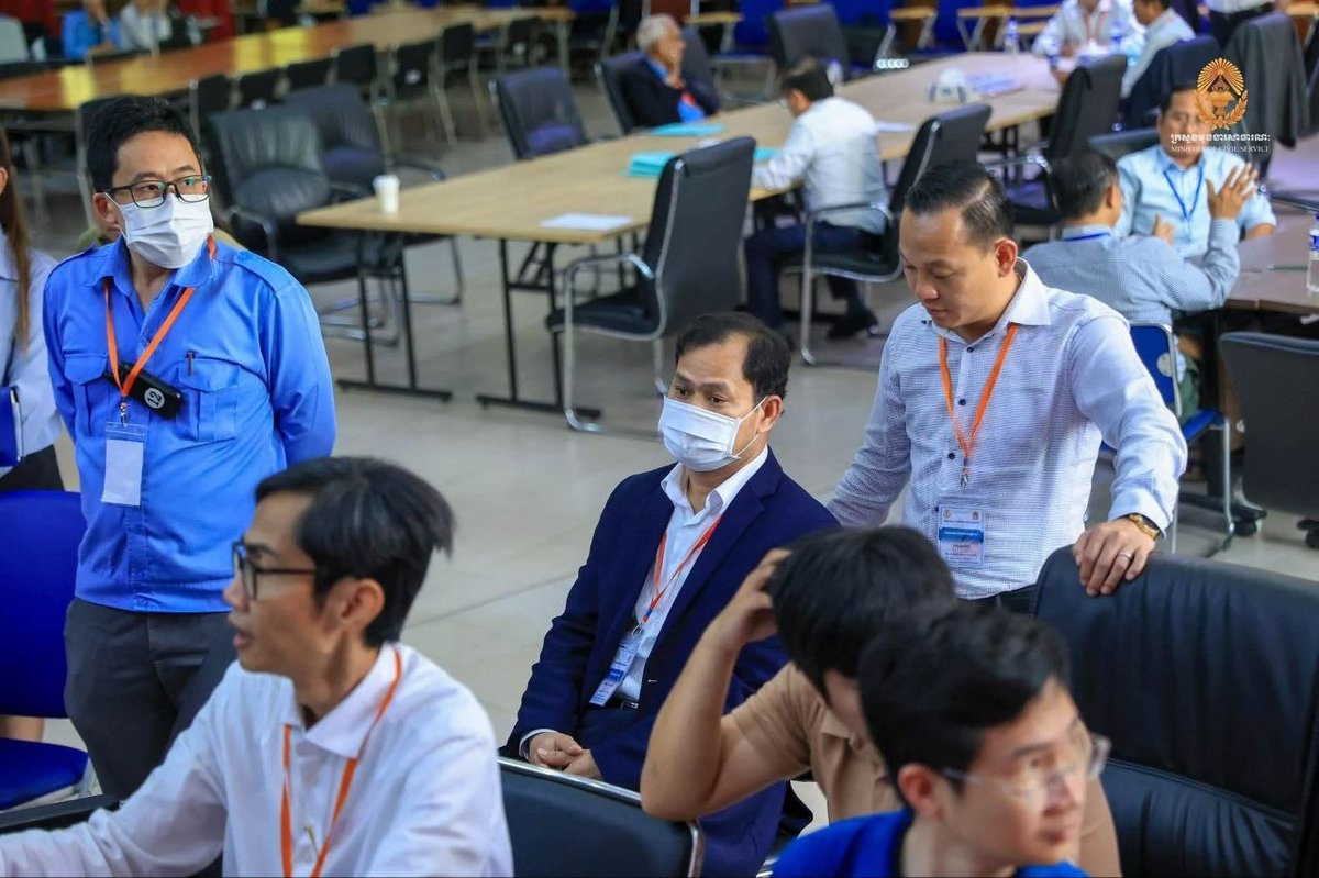 洪玛尼督导公务员考试阅卷 确保选拔公正透明