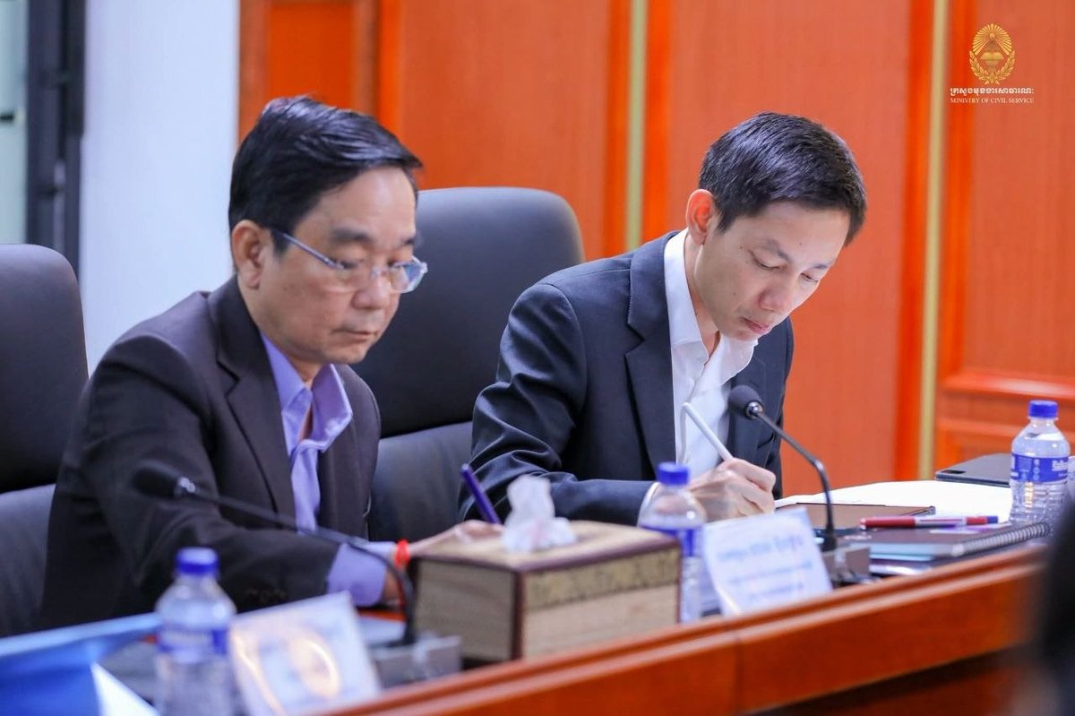 副总理兼公务员部部长洪玛尼于10月26日会见柬埔寨青年之星组