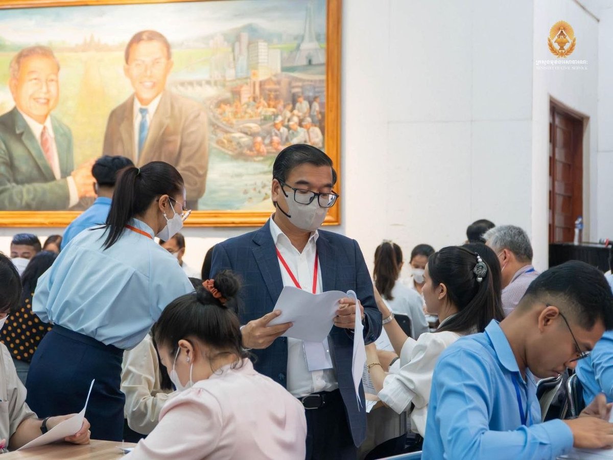 柬埔寨公务员考试今日开考 试卷专车运抵5大考点