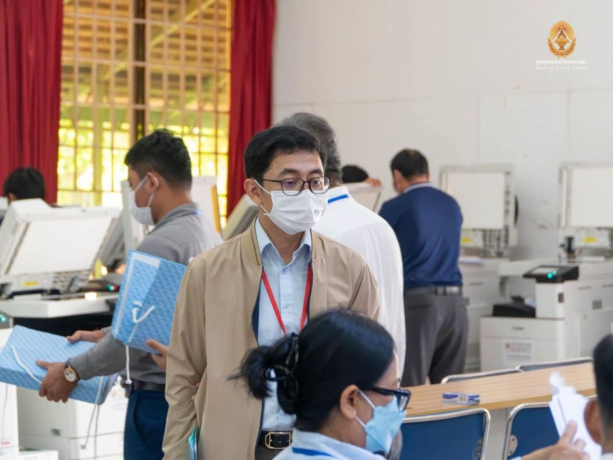 柬埔寨公务员考试今日开考 试卷专车运抵5大考点