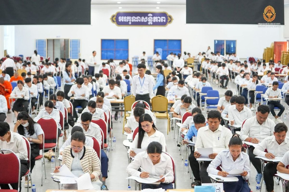 公务员部为教师招聘考试布防 六考点全程护卷