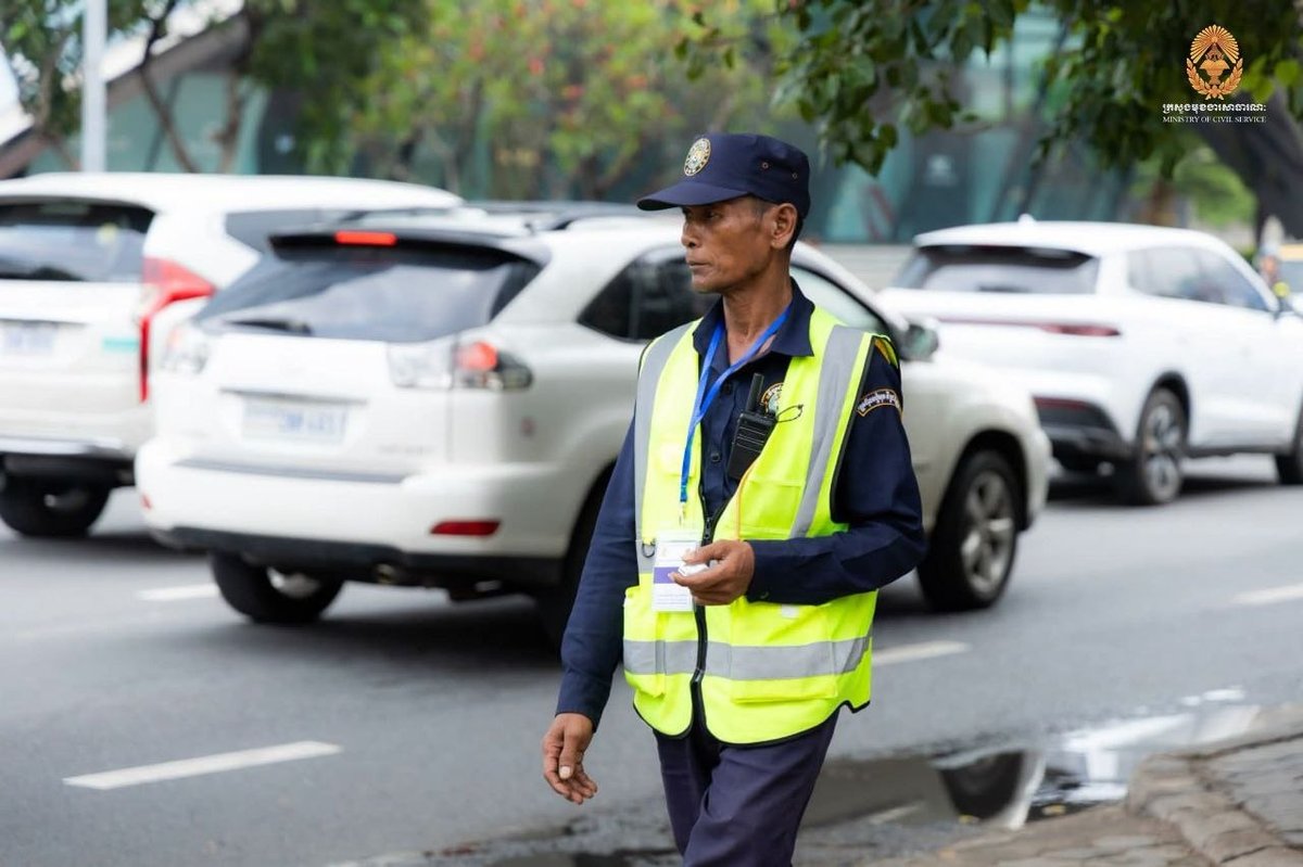 公务员部为教师招聘考试布防 六考点全程护卷