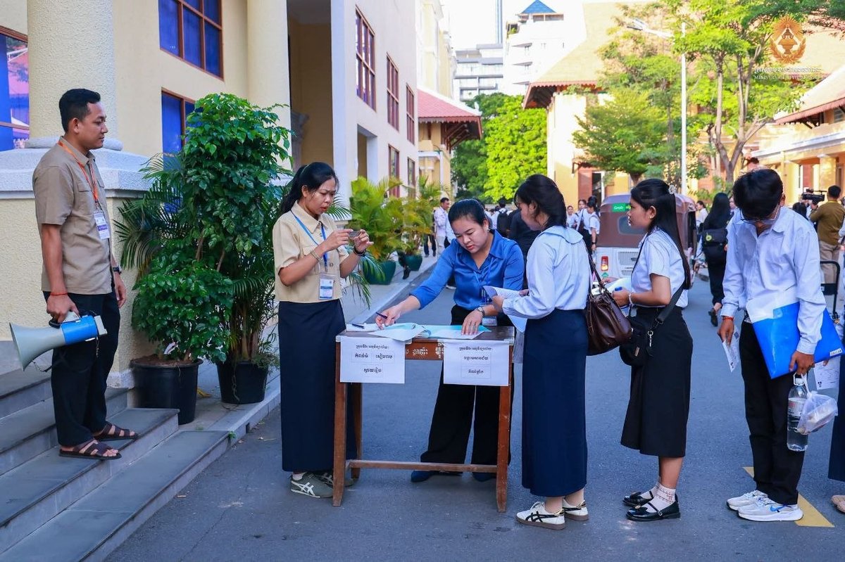 金边国家教育学院473名初中教师今日选岗 女性占329人