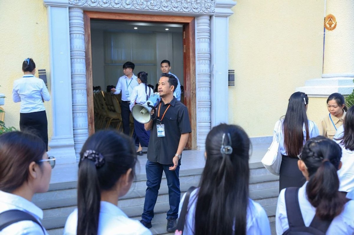 金边国家教育学院473名初中教师今日选岗 女性占329人