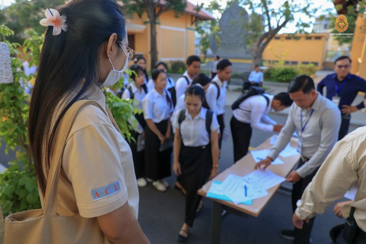 金边国家教育学院473名初中教师今日选岗 女性占329人