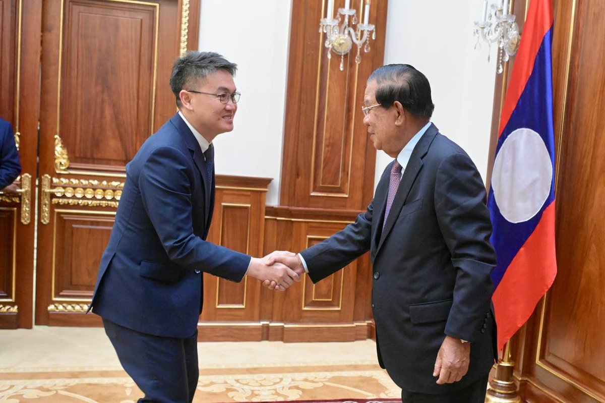 洪森会见老挝青年代表团深化双边交流