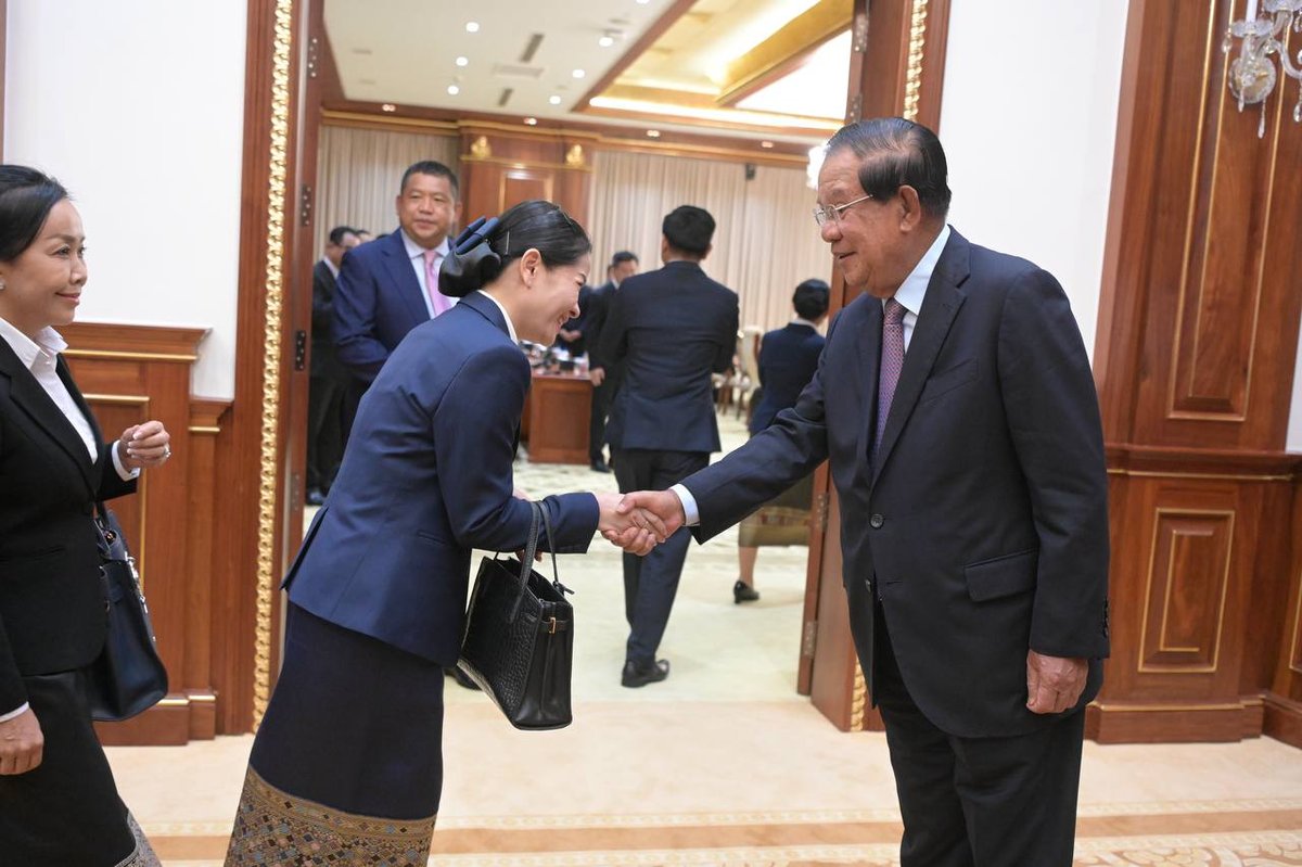 洪森会见老挝青年代表团深化双边交流