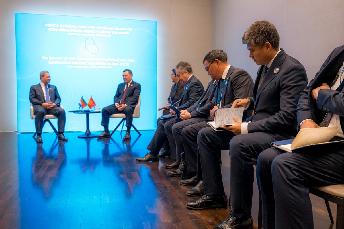洪玛奈在巴库会见吉尔吉斯斯坦总统 强化双边关系
