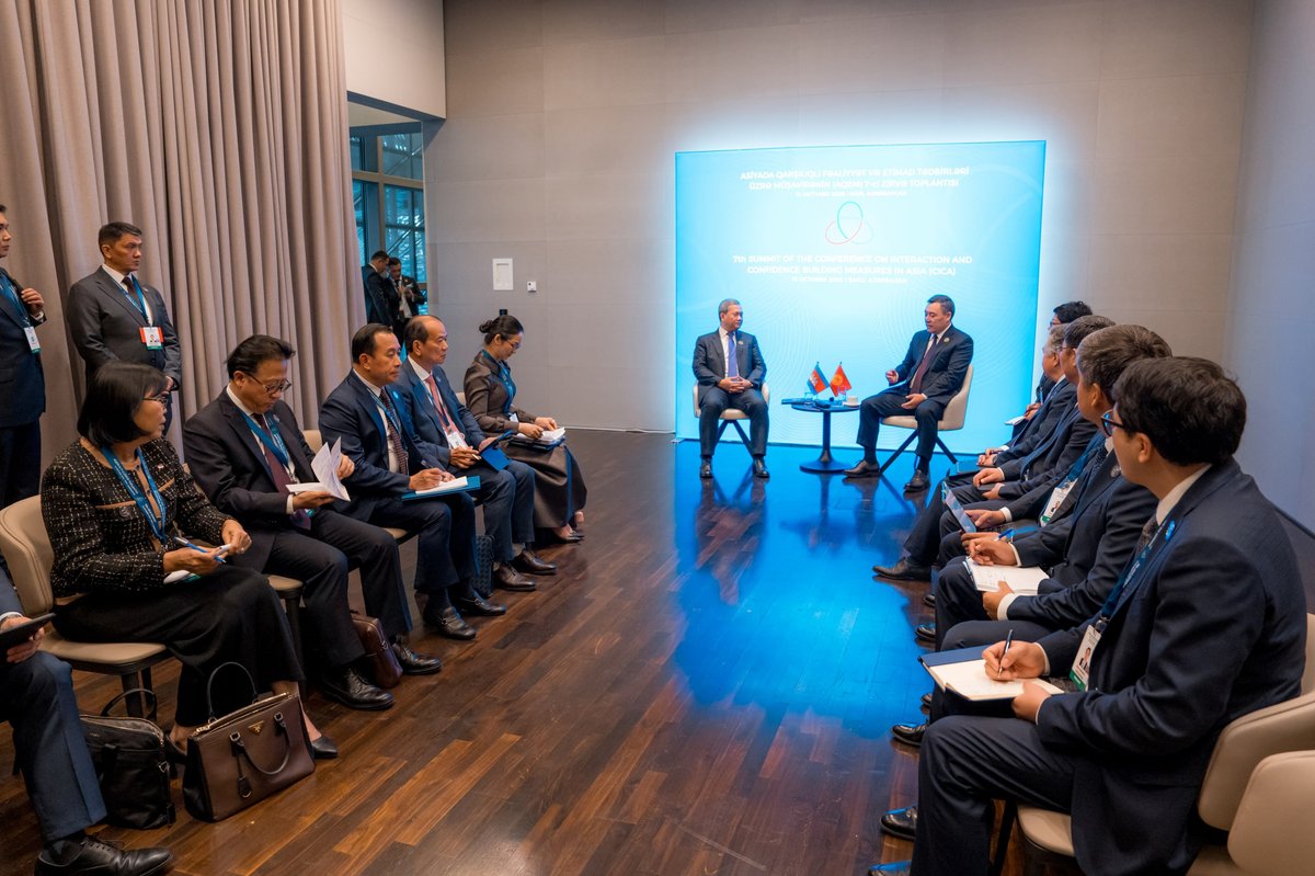 洪玛奈在巴库会见吉尔吉斯斯坦总统 强化双边关系