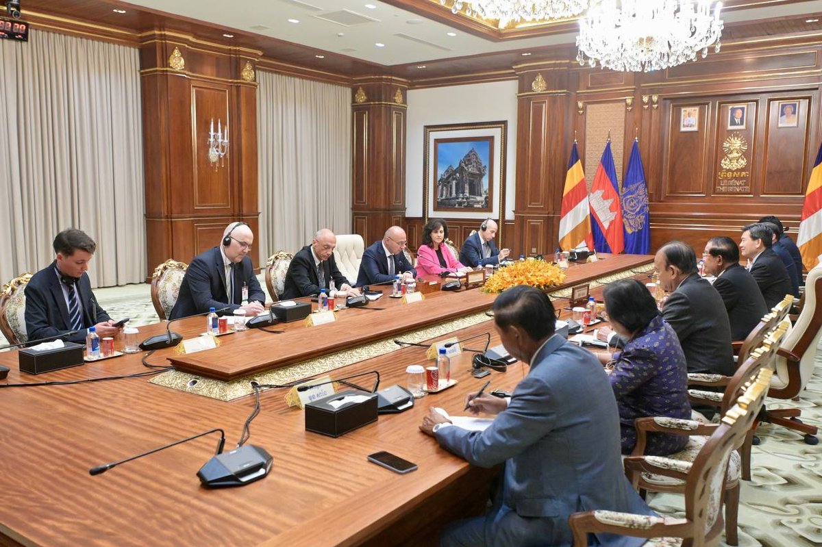 柬埔寨参议院主席洪森于10月20日下午会见克罗地亚外交与欧洲