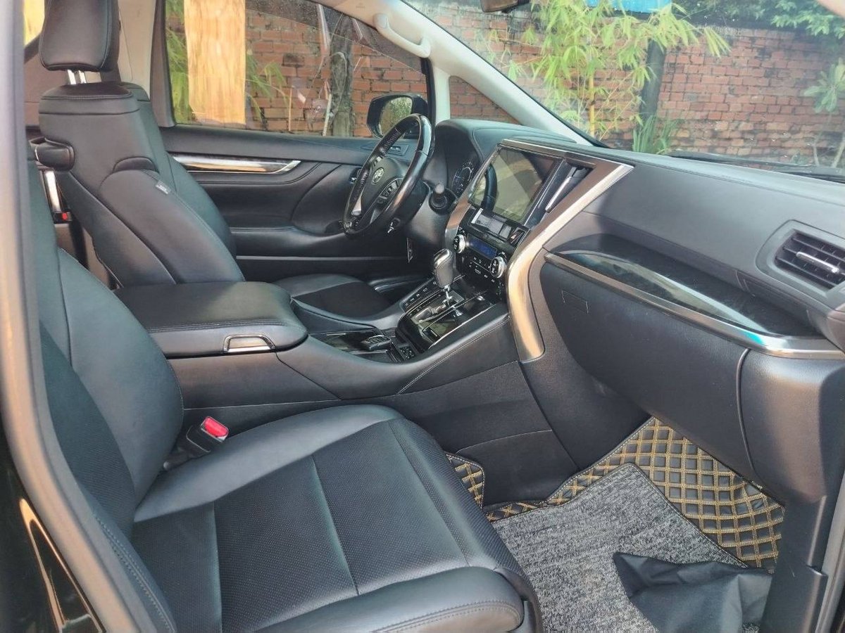 暹粒转让2020年丰田Alphard 售价$49500