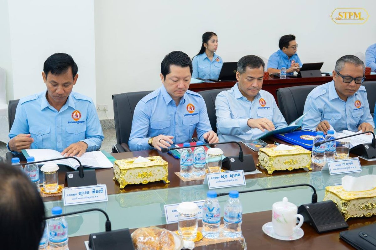 洪玛奈主持人民党青年常务会议 金边一月七日宫