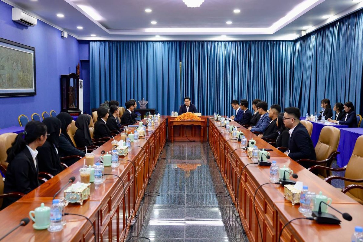 柬埔寨海外留学生联合会获参议院官员接见 探讨人才培养