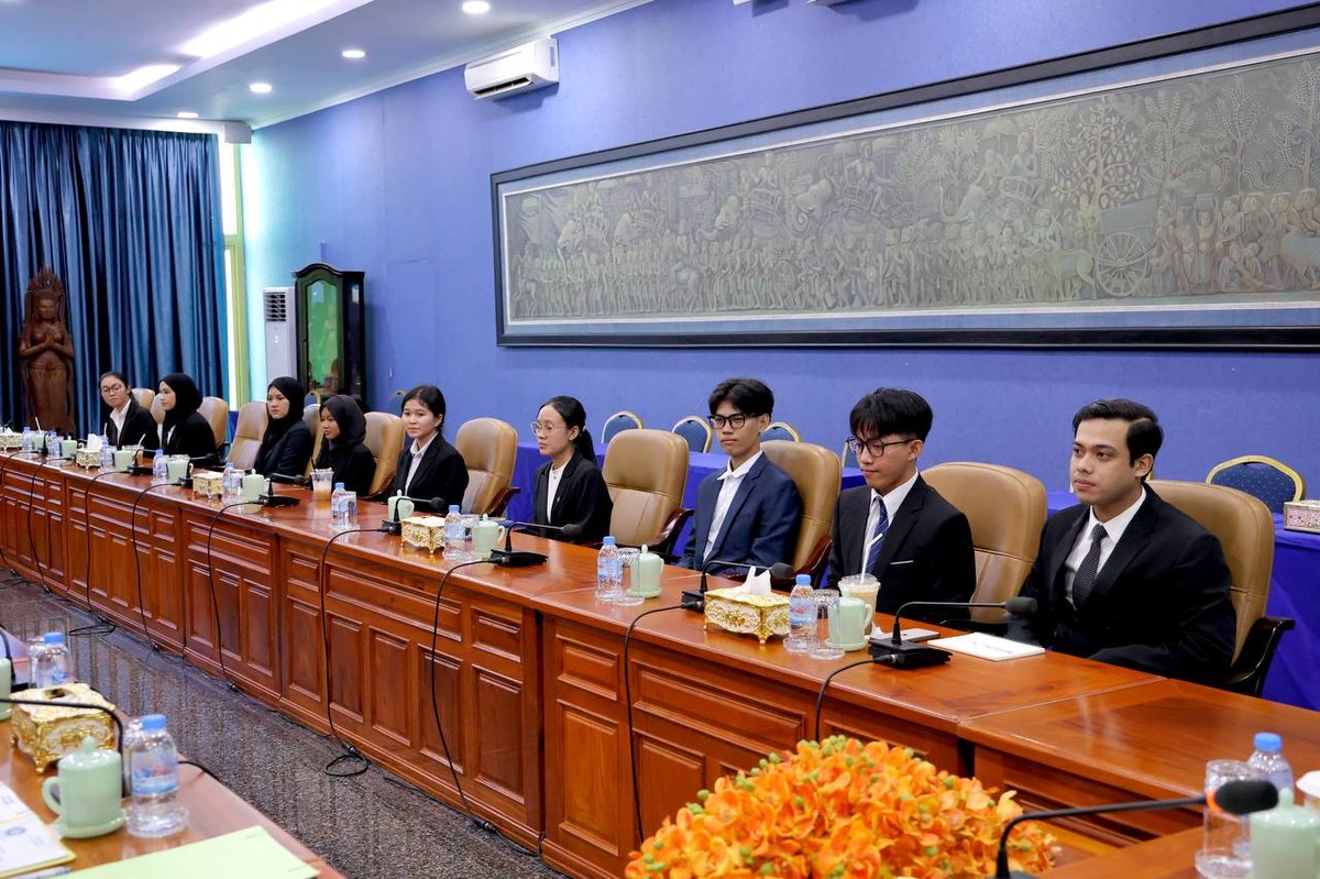 柬埔寨海外留学生联合会获参议院官员接见 探讨人才培养
