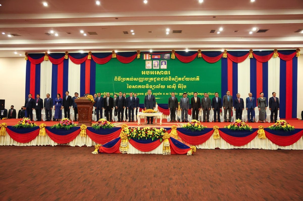 洪玛奈出席亚洲欧洲大学毕业典礼 寄语学子提升专业素养